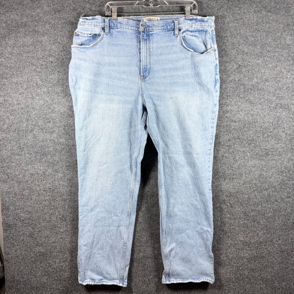 Abercrombie & Fitch Curve Love 90s Straight Ultra High Rise Jeans Light Wash